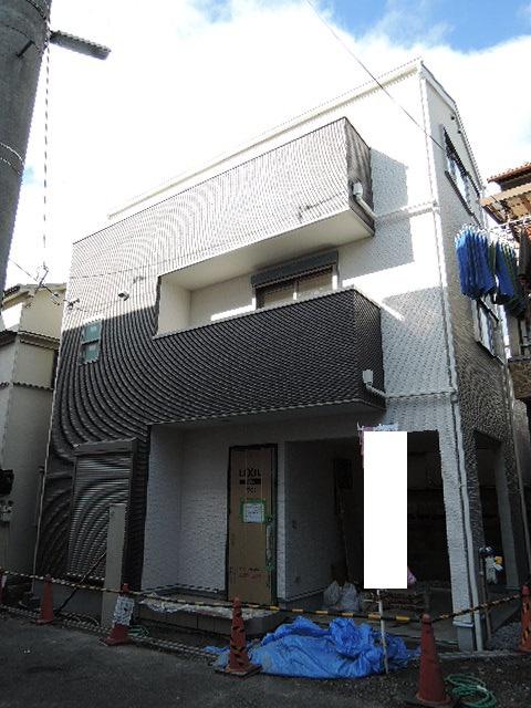 Local appearance photo. Local (12 May 2013) Shooting