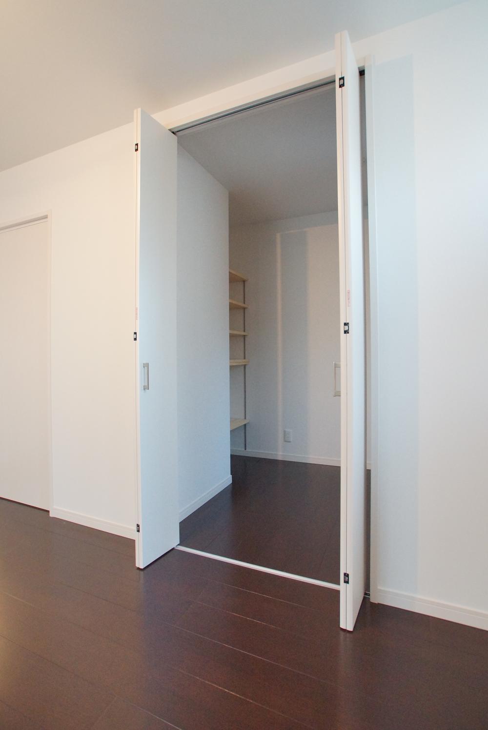 Receipt. 3 Pledge walk-in closet is also shelf, Ease of use is good