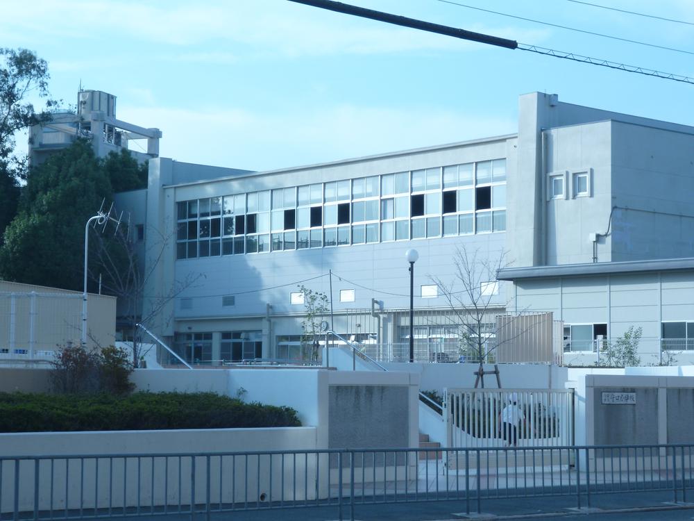 Primary school. Moriguchi stand Moriguchi until elementary school 398m