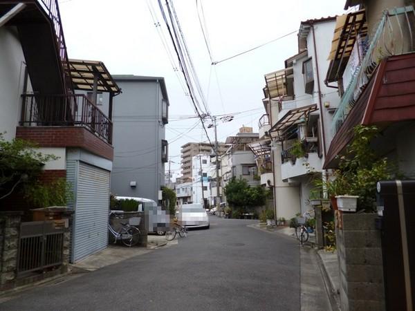 Local photos, including front road.  ☆ Front road 5.7m! Parking is easy