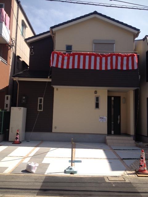 The entire compartment Figure. Local appearance photo