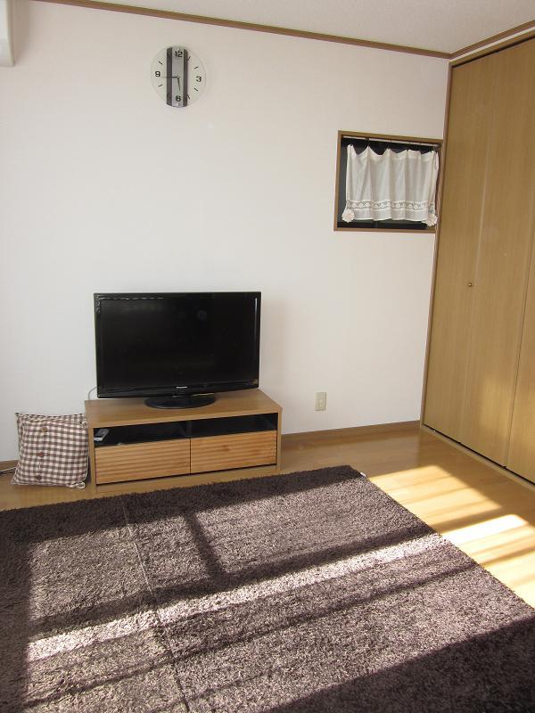 Non-living room. The room has been very clean use. 