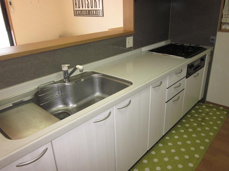 Kitchen. Bright white keynote kitchen