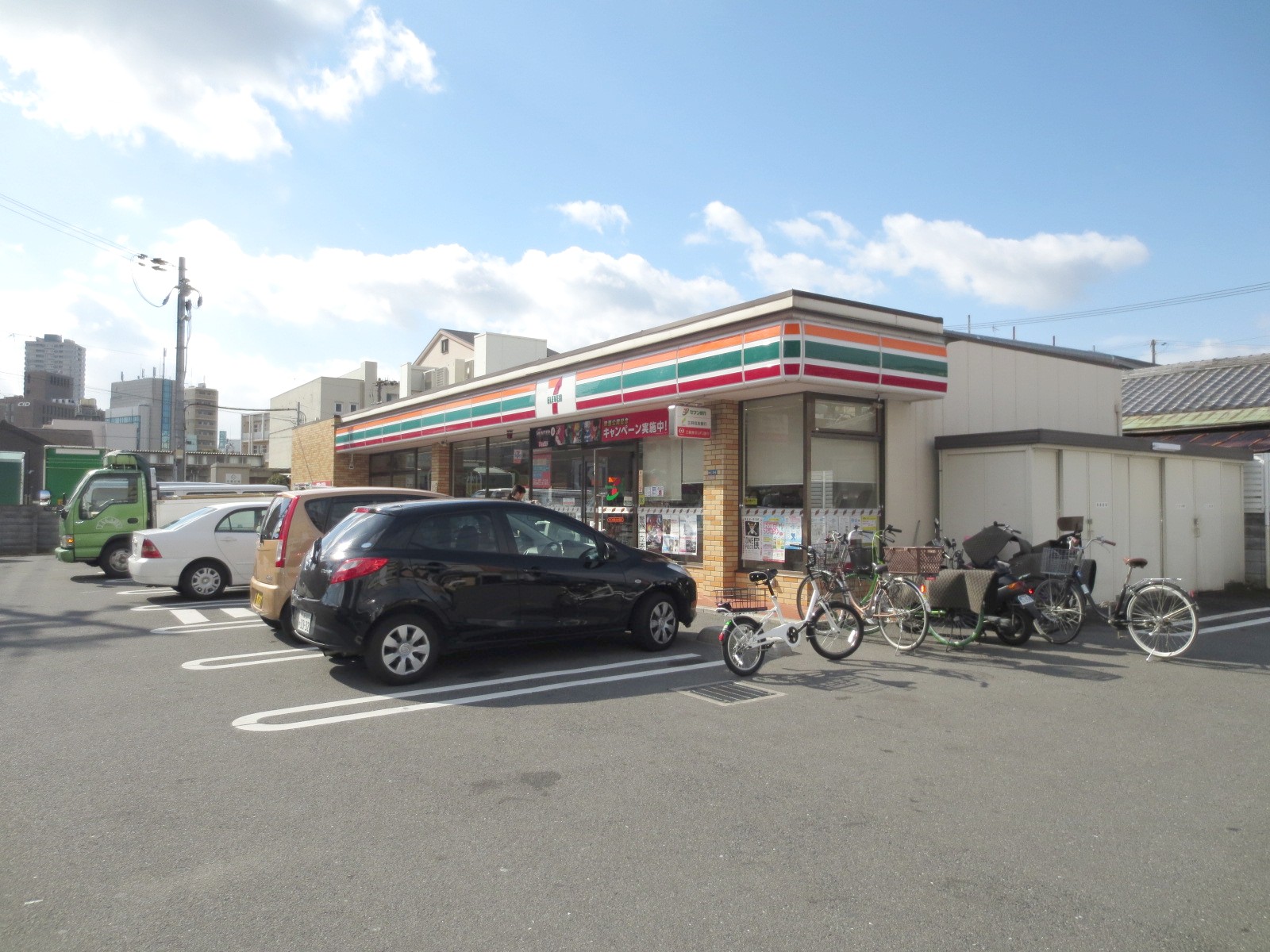Convenience store. Seven-Eleven Moriguchi Keihankitahondori store up (convenience store) 388m