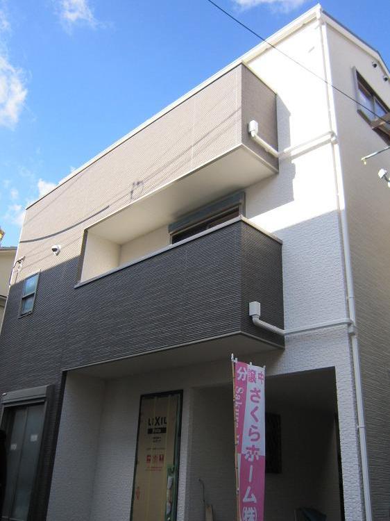 Local appearance photo. South-facing per, Sunny