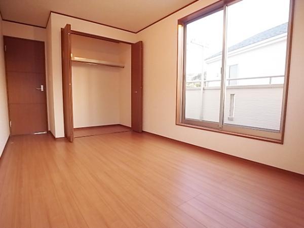 Non-living room. Spacious living space in all the living room with storage