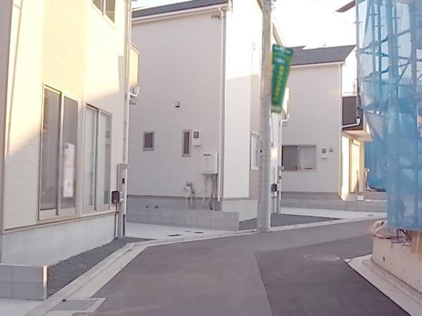 Local photos, including front road. Fully equipped compartment Before road spacious