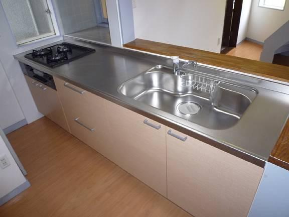 Kitchen. It is a popular face-to-face kitchen! 