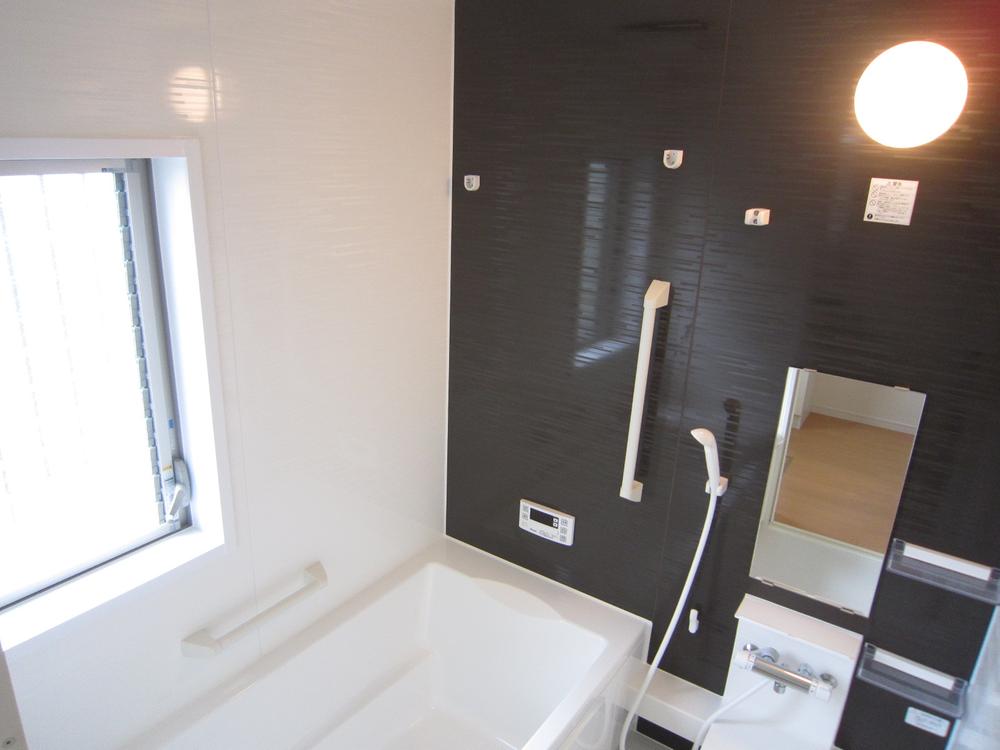 Bathroom.  [bathroom] Warm bath, Bathtub with bench, Bathroom heating dryer, Flagstone floor (easy to clean non-slip easy to dry the floor), Clothes bar -, There is a window (made by Panasonic)