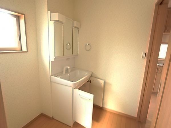 Wash basin, toilet. High-quality space is directing the room (same specification washbasin)