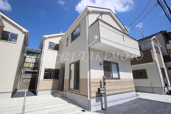 Same specifications photos (appearance). Development subdivision of all 5 compartment!