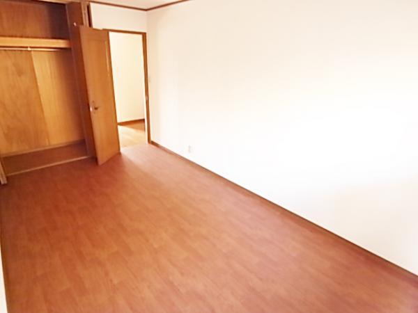 Non-living room. Comfortable living environment in all room with storage
