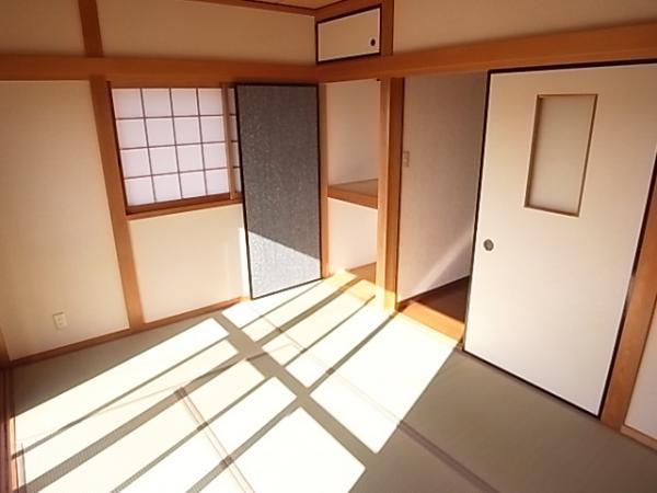 Non-living room. A bright room Japanese-style room