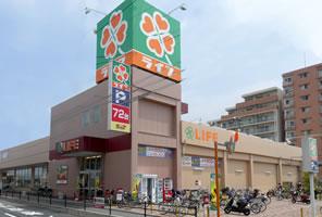 Supermarket. Up to life in front of the 560m super life is also drugstore is easier than ever with every day of shopping.