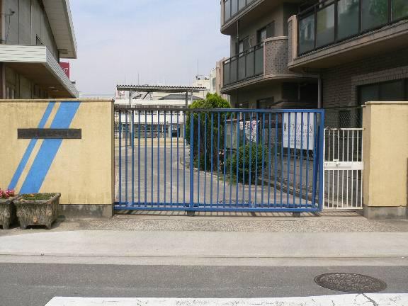 Primary school. Neyagawa Tatsukita to elementary school 601m