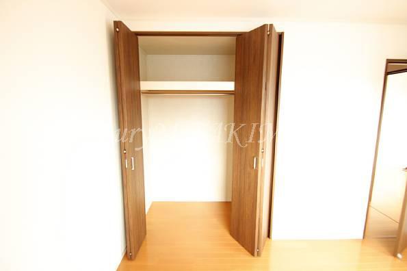 Receipt. Of large capacity closet also equipped