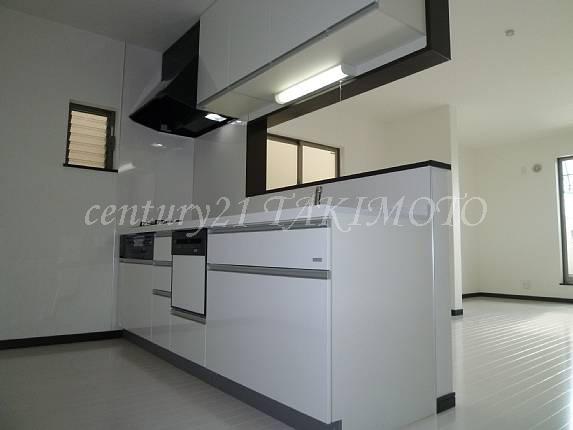Same specifications photo (kitchen). State-of-the-art system kitchen of all slide storage