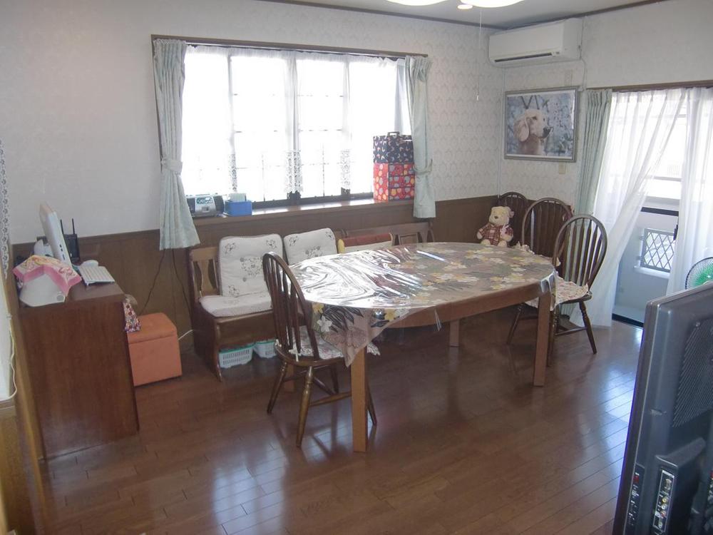 Living. LDK between Japanese-style room 4.5 Pledge More. 