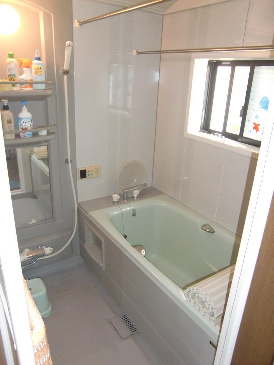 Bathroom. Wash room and bathroom on the same floor as the second floor LDK. 