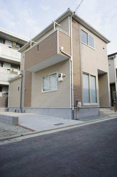 Same specifications photos (appearance). Carefree child-rearing in a quiet residential area