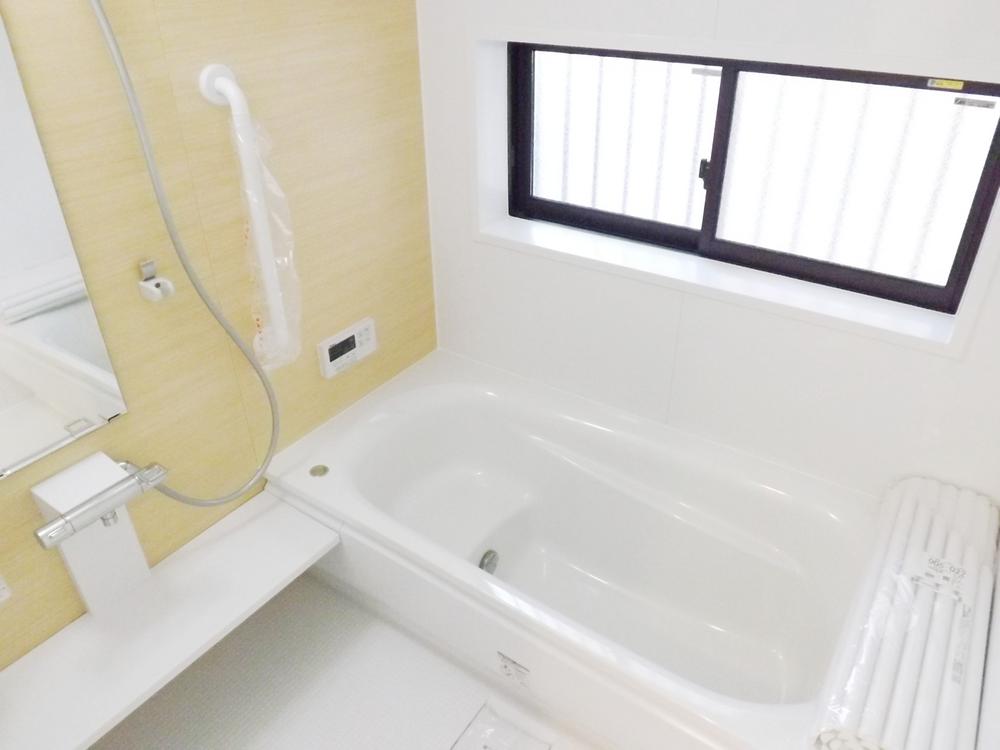 Bathroom. Local photo (bathroom) Bathroom heating dryer! Warm bath!