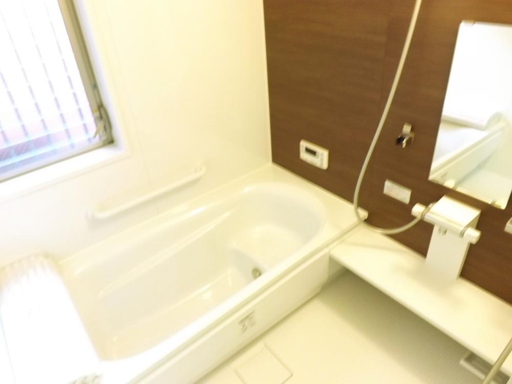 Bathroom. Local photo (bathroom) Bathroom heating dryer! Warm bath!