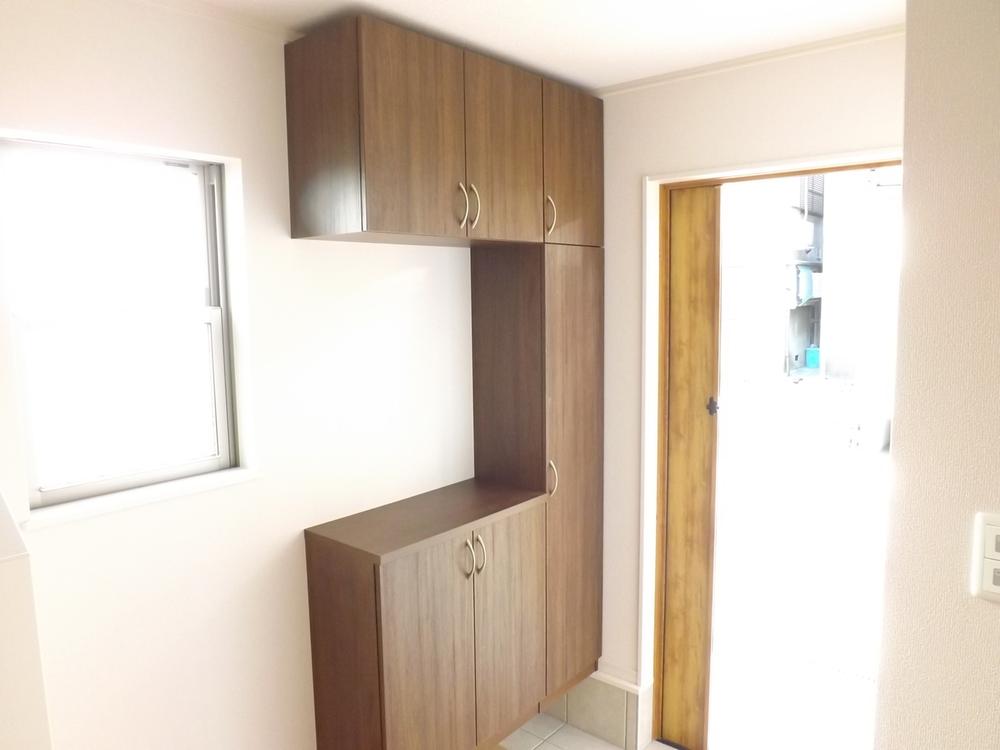 Other introspection. Local photos (entrance)