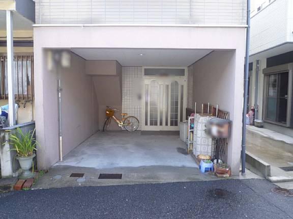 Local appearance photo. One can park your car! ! 