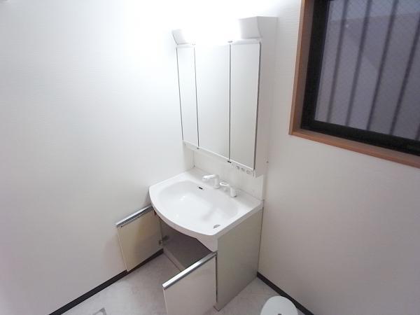 Wash basin, toilet. Production space of high quality is a room (same specification washbasin)