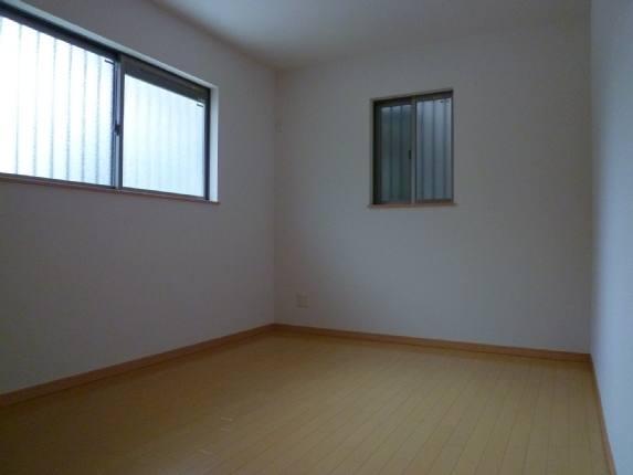 Non-living room. It is the first floor of the Western-style! bright!