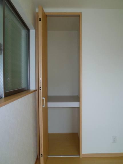 Receipt. Casual storage also housewife ally (second floor living room