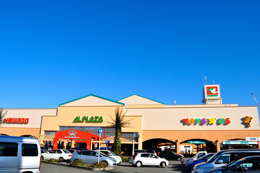 Shopping centre.  [The nearest commercial facilities]  Even 595m other until Arupuraza Heiwado Korien shop, Toys R Us ・ 100 yen shop Seria ・ Studio Mario ・ Mister Donut ・ There is also such Satiwan ice cream.