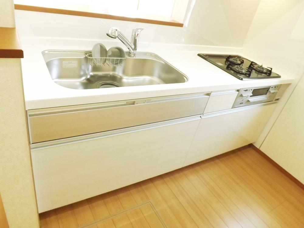 Kitchen. Local "photo (kitchen) Slide storage! Water purifier with shower!