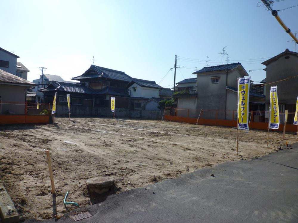 Local photos, including front road. Local Photos