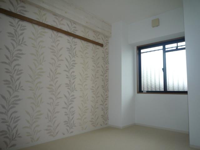 Non-living room. Western-style rooms with a good daylighting!