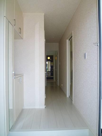 Entrance. With a large shoe box in the foyer