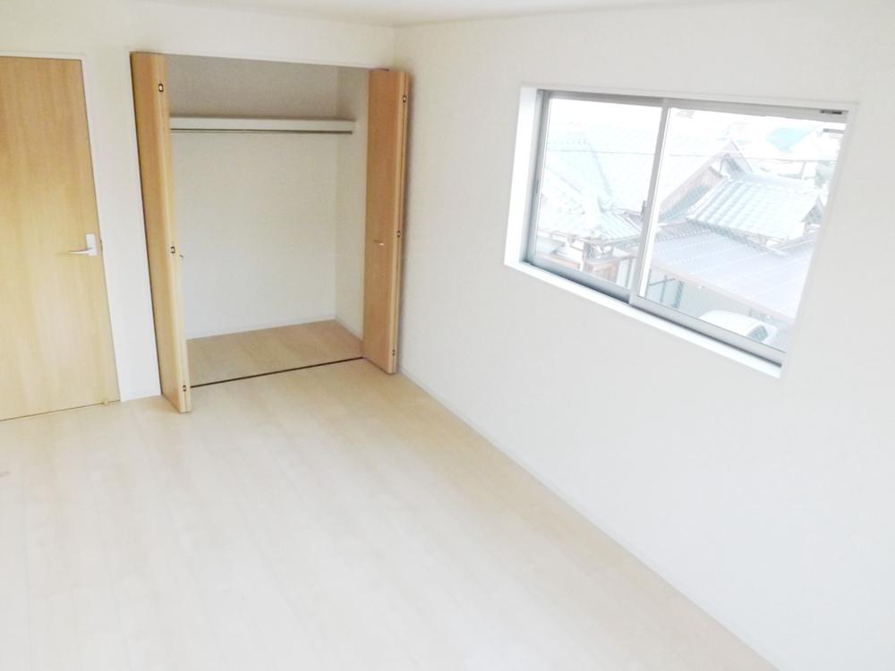 Non-living room. Local photos (Western-style)