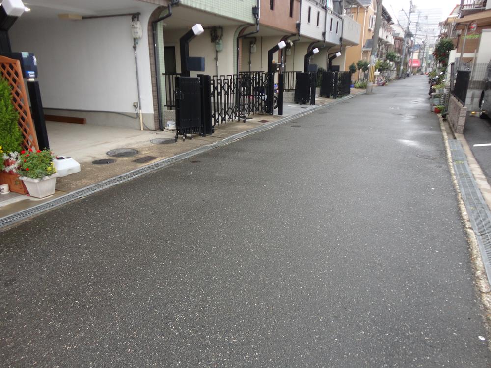 Local photos, including front road.  ◆  ◆ Parking a breeze and wider front road ◆  ◆ 