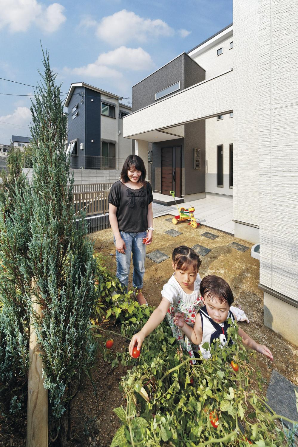 Same specifications photos (appearance). It is possible to come out immediately to your garden from the living room, Children also likely of such troubled playground. Worry mama so freely play Same specifications