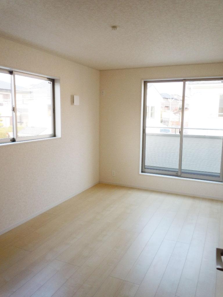 Non-living room. Since the housing are substantial, You can also use the more widely the room!