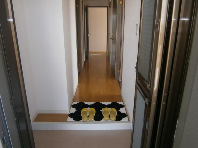 Entrance. You as a good wind in from the front door
