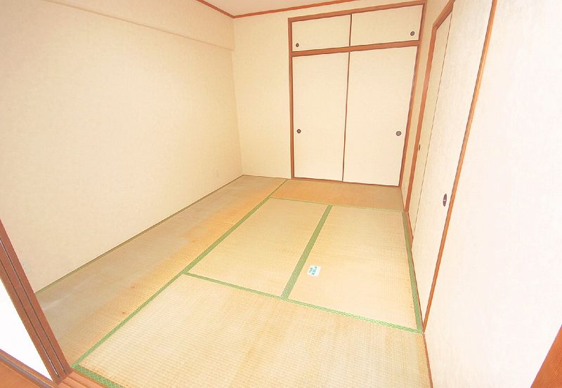 Living and room. Japanese-style room 6 quires closet Closed