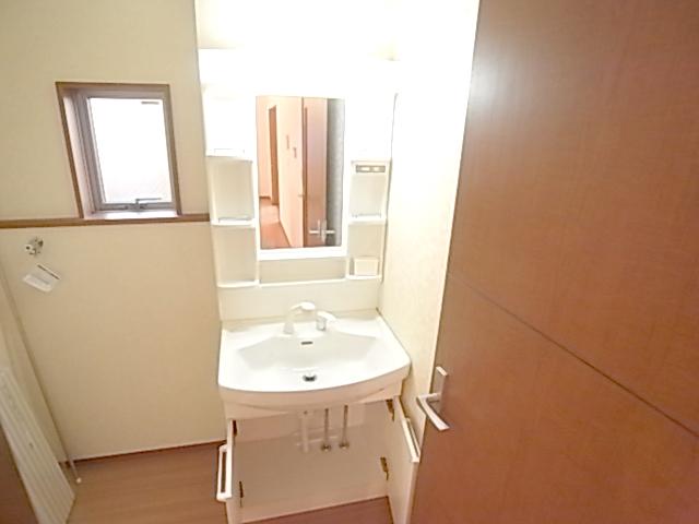 Wash basin, toilet. High-quality space is directing the room