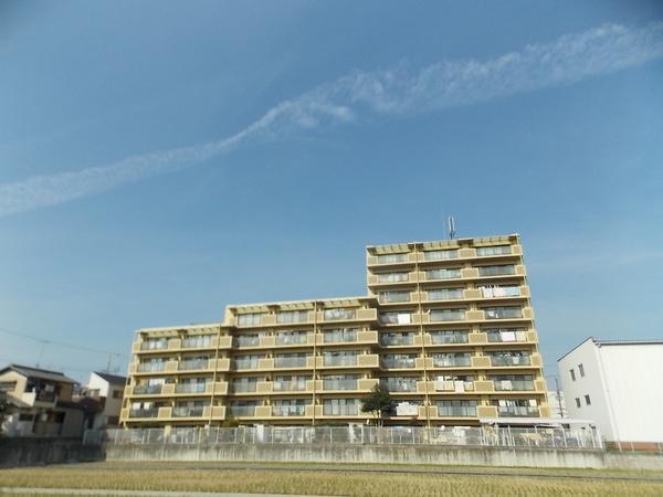 Other. Start a new life on the south-facing bright dwelling!