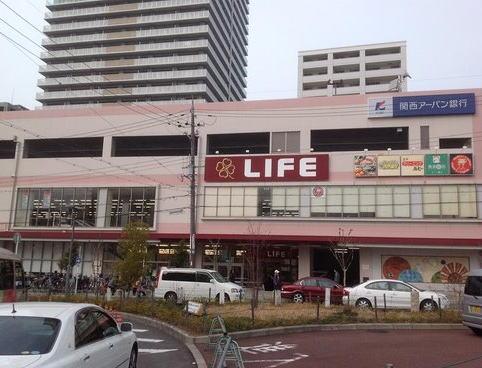 Supermarket. 1000m to life Korien shop