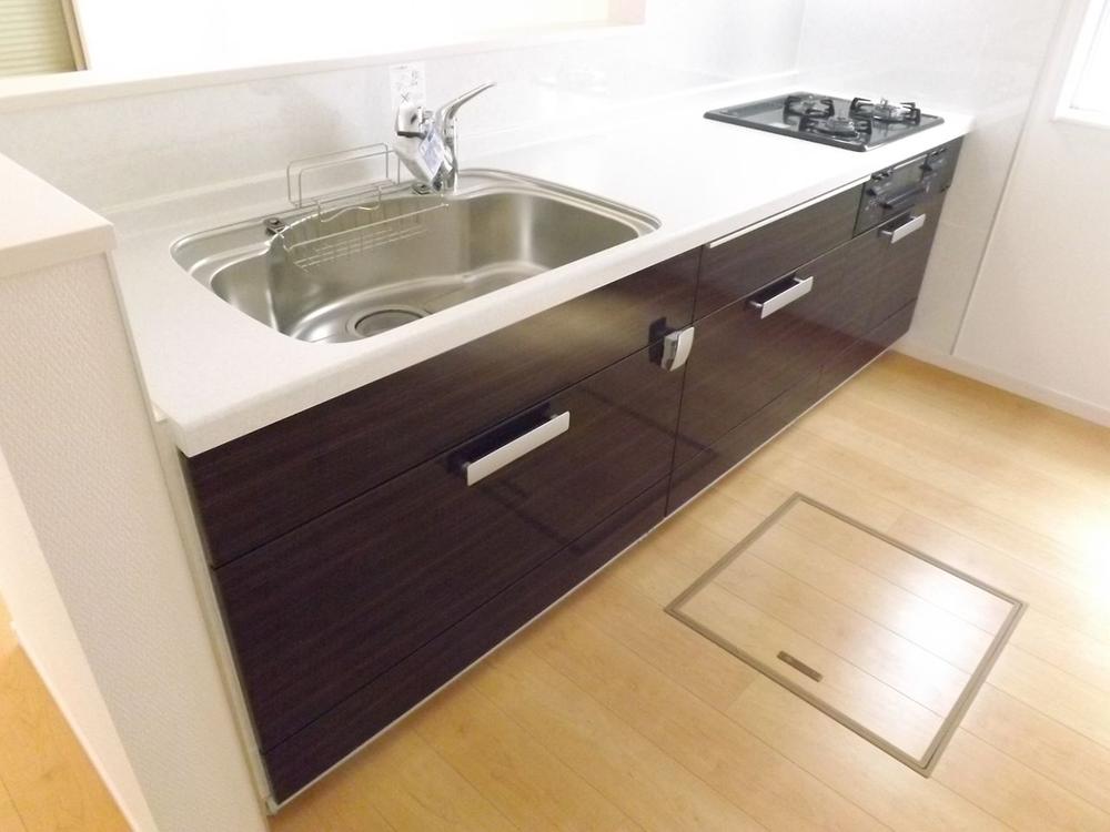 Same specifications photo (kitchen). Same specifications photo (kitchen) Slide storage! Water purifier with shower!