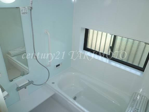 Bathroom. About 1 pyeong type of bathroom. It is stuck loose!