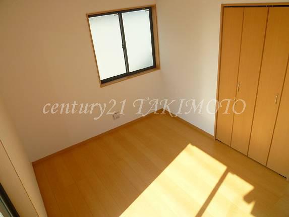 Non-living room. Clean also the room in each room with storage!