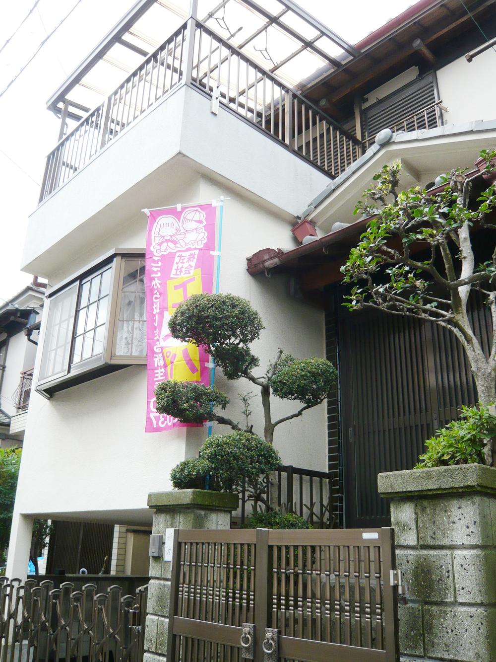 Local appearance photo. Wide roofed balcony