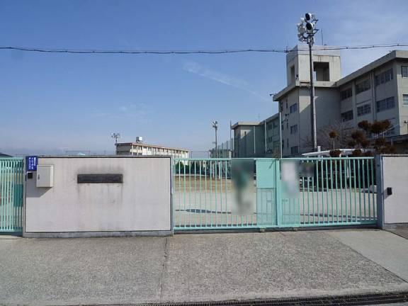 Junior high school. Neyagawa 953m to stand eighth Junior High School